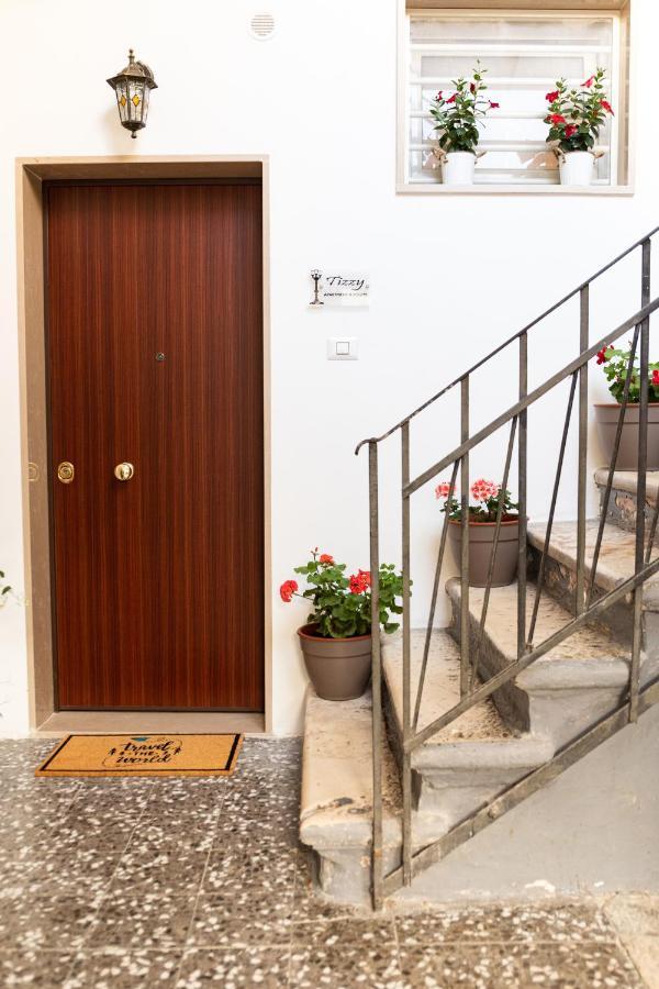 Tizzy Apartment & Rooms Барі Екстер'єр фото